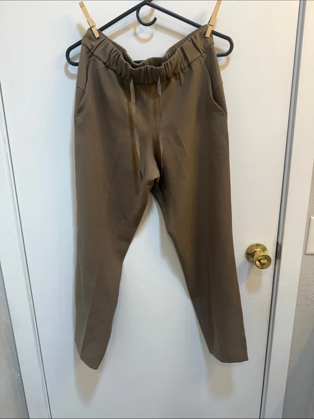 lululemon athletica Women's Drawstring Joggers in Taupe